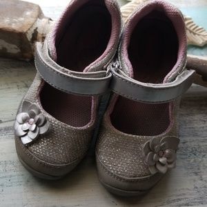 Size 7 stride rite silver Mary Jane shoes